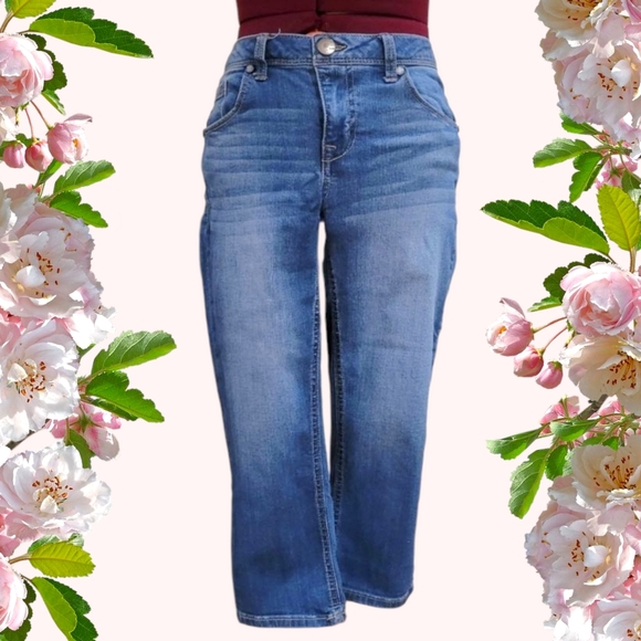 💛 4/$20 | Denim Capris - Picture 1 of 7